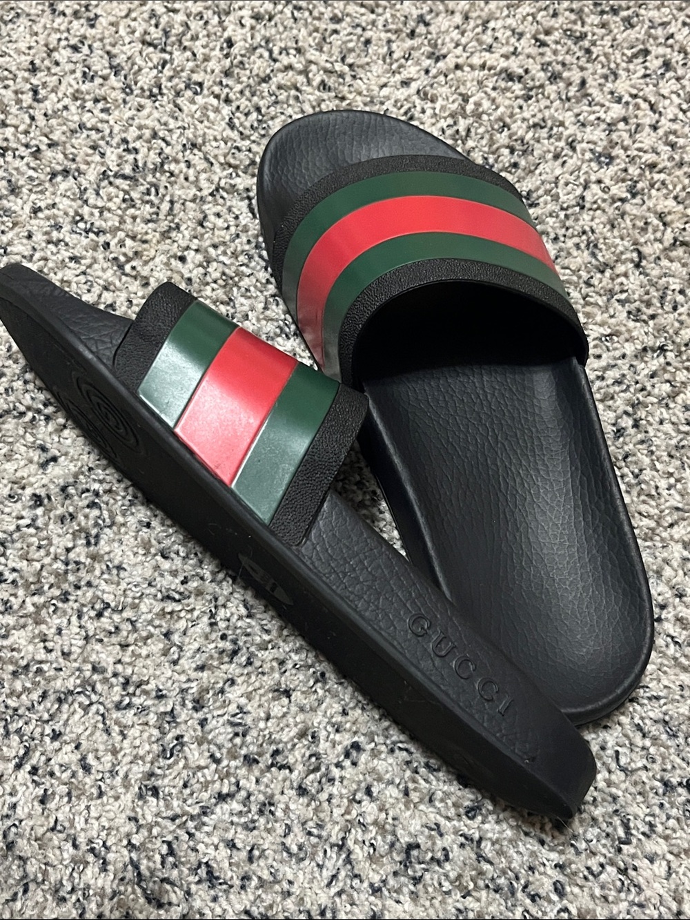 The Gucci Pursuit ‘72 Rubber Slide - Picture 3 of 8